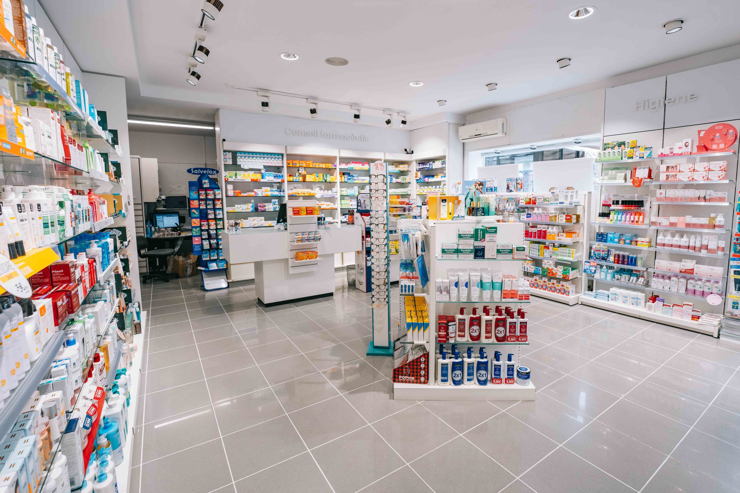 Aspecto interior actual de la farmacia